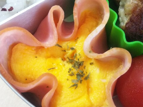 お弁当に☆ハムと卵のお花